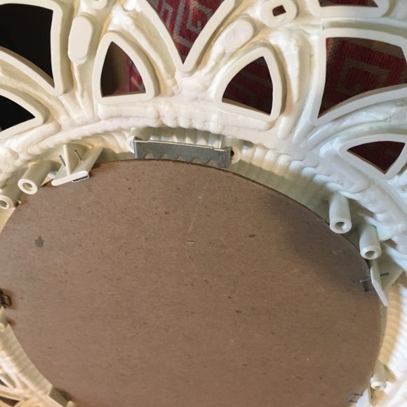 Home Interiors “Wicker-styled” white plastic wall art set includes 2 Butterflies - Picture 5 of 11